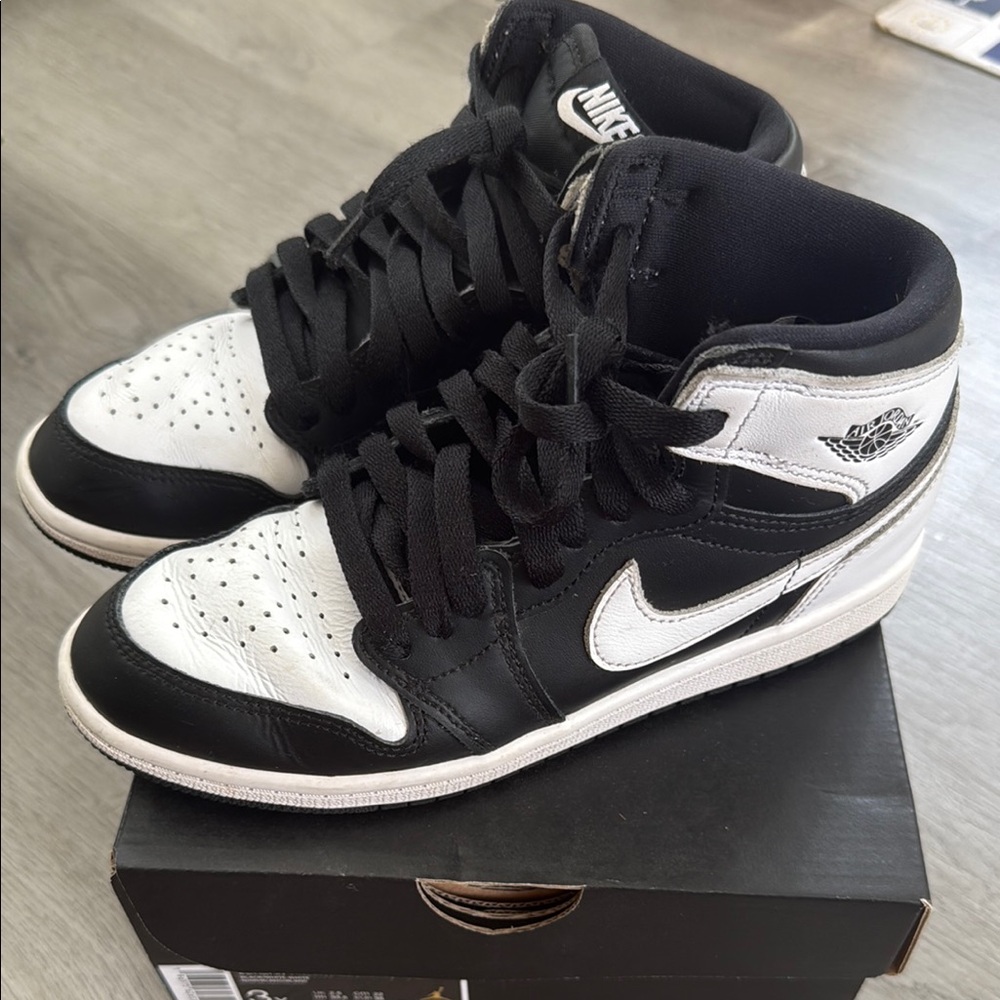 Nike Black and White High-Top Sneakers grade school size 3